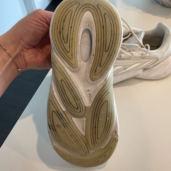 Adidas size 7  white and cream suede. Ozelia - Picture 5 of 6